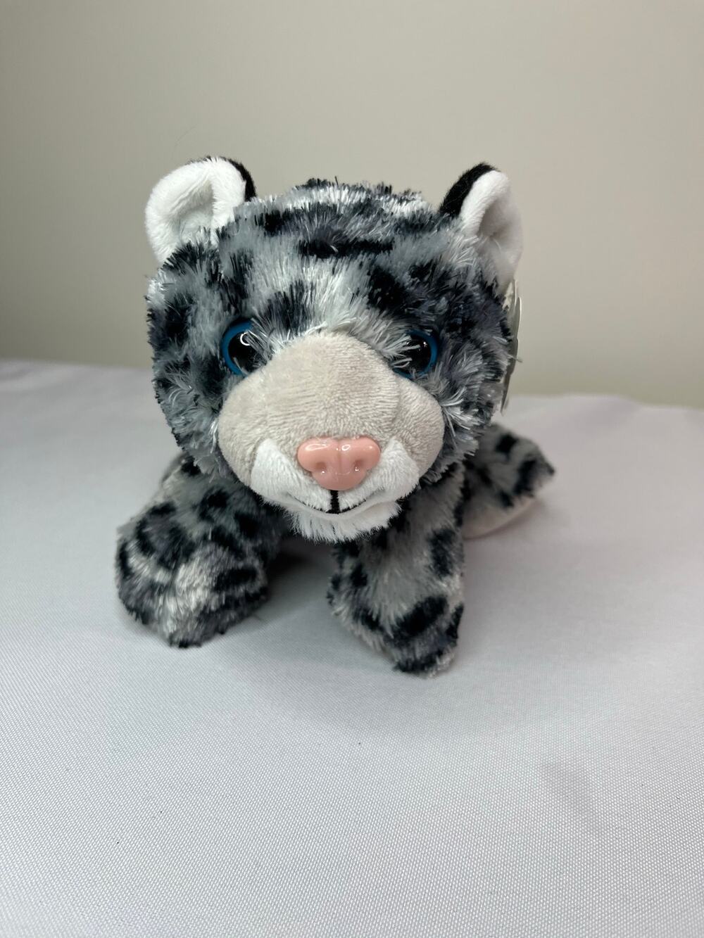 Wild Republic 7 Inch Hug Ems Snow Leopard Plush